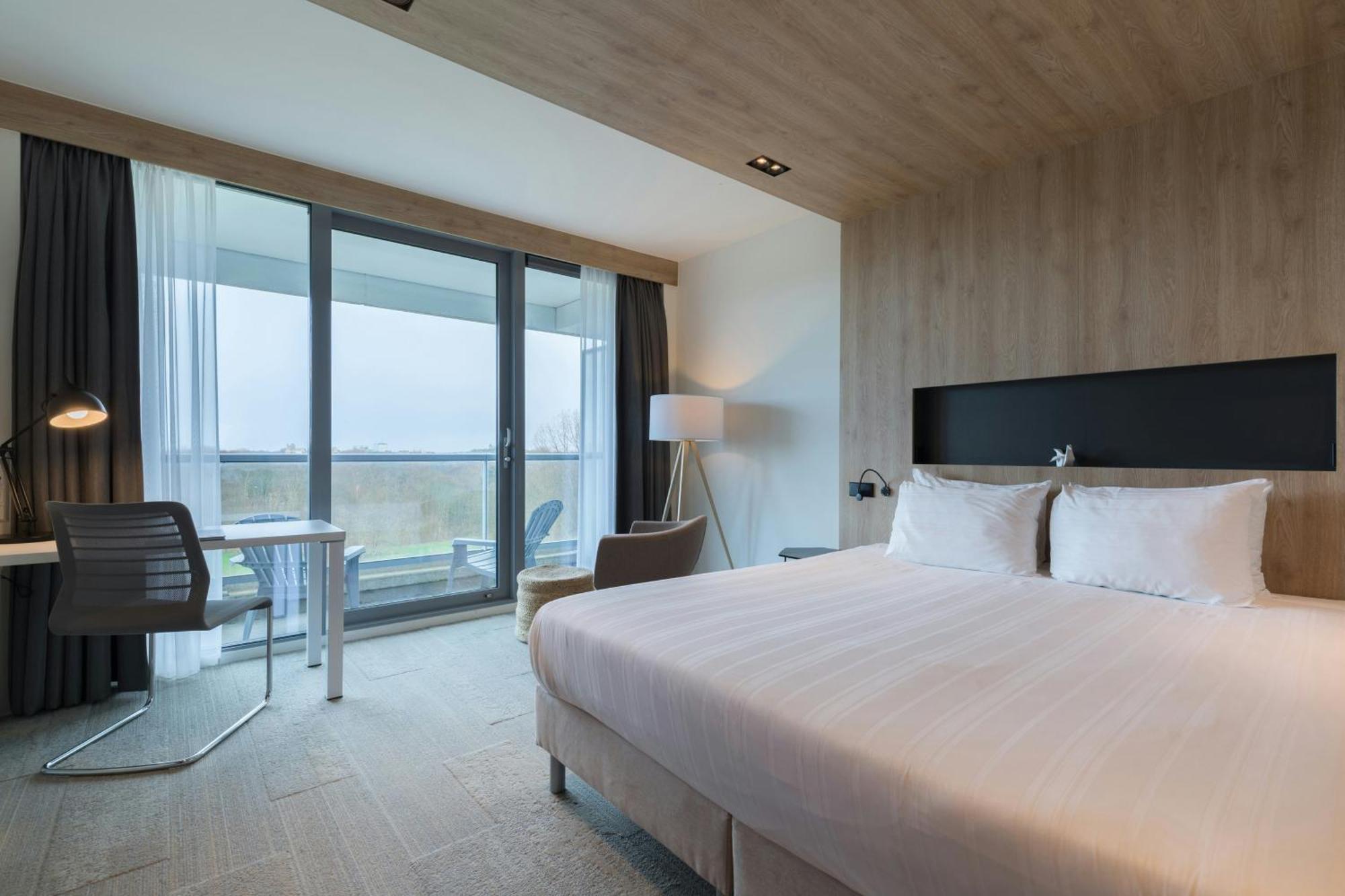 Superior Room 1 King Bed,1746816890:JPEG